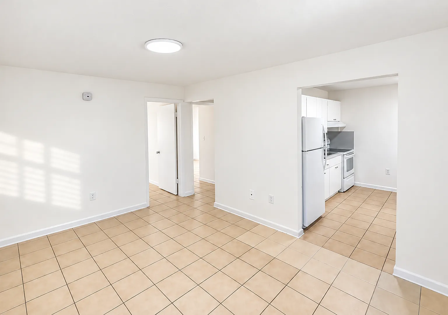 Danielle Apartments — Photo 2