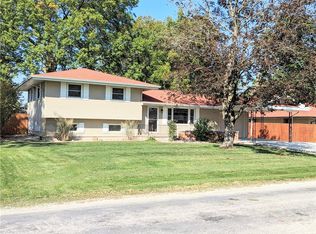301 Chamberlin Dr, Charleston, IL