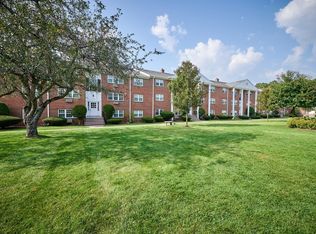 13 Seven Old Colony Ln, Arlington, MA 02476