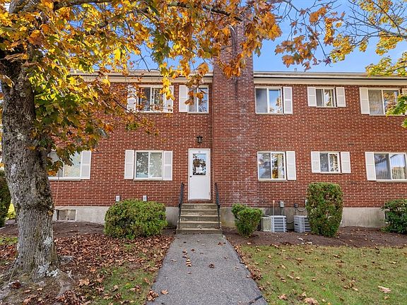 2nd image of 17 Bayberry Dr APT 1