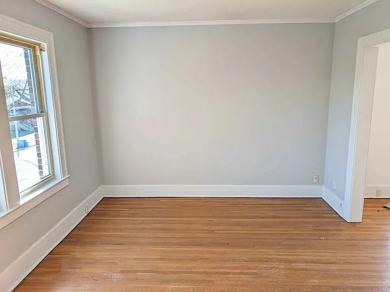 1091 Gladstone Ave — Photo 10