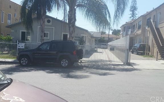 3rd image of 1059 N Alma Ave