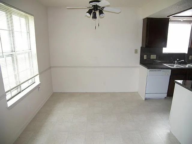 10108 Woodland Village Dr — Photo 4