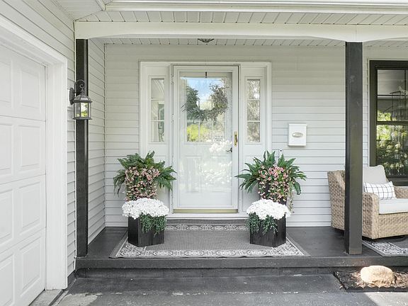 4th image of 4399 Pine Grove Ave
