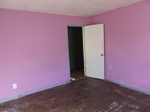 5th image of 829 Russell St