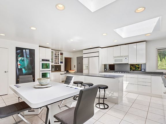 4th image of 2337 Arbeleda Ln
