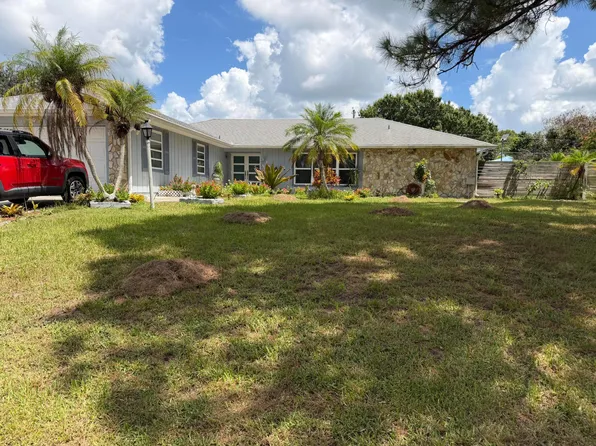 1325 SE Laconia Lane, Port St Lucie, FL 34983