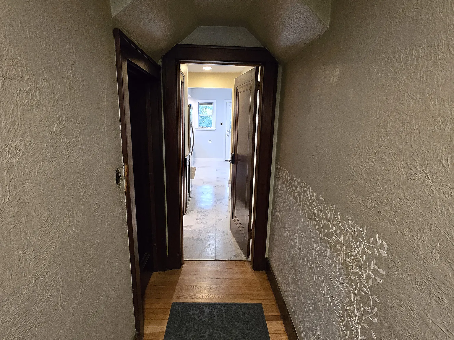 1 bed, 700 sqft, $1,200 — Photo 4