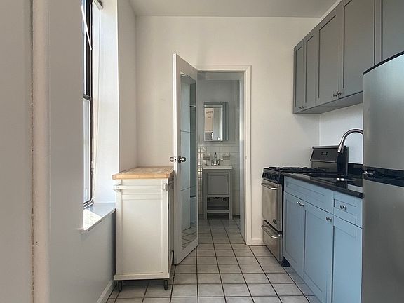 3rd image of 53 2nd Ave APT 2B