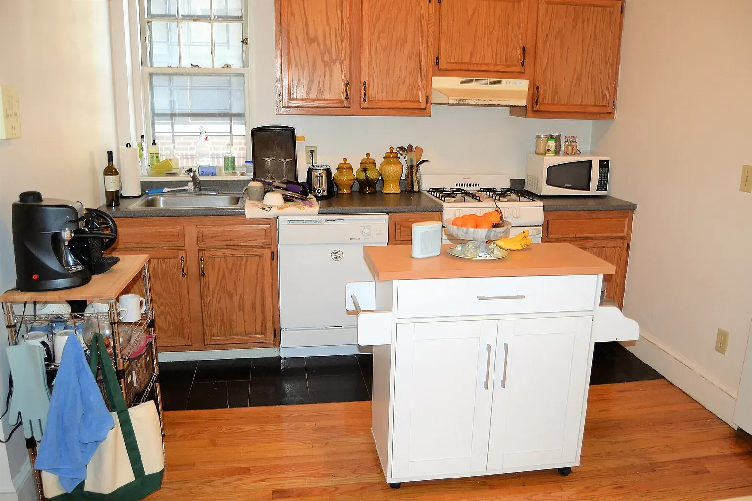 4 bed, 9999 sqft, $3,450 — Photo 4