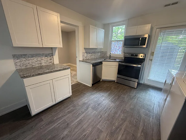 916 Schiller Ct — Photo 15