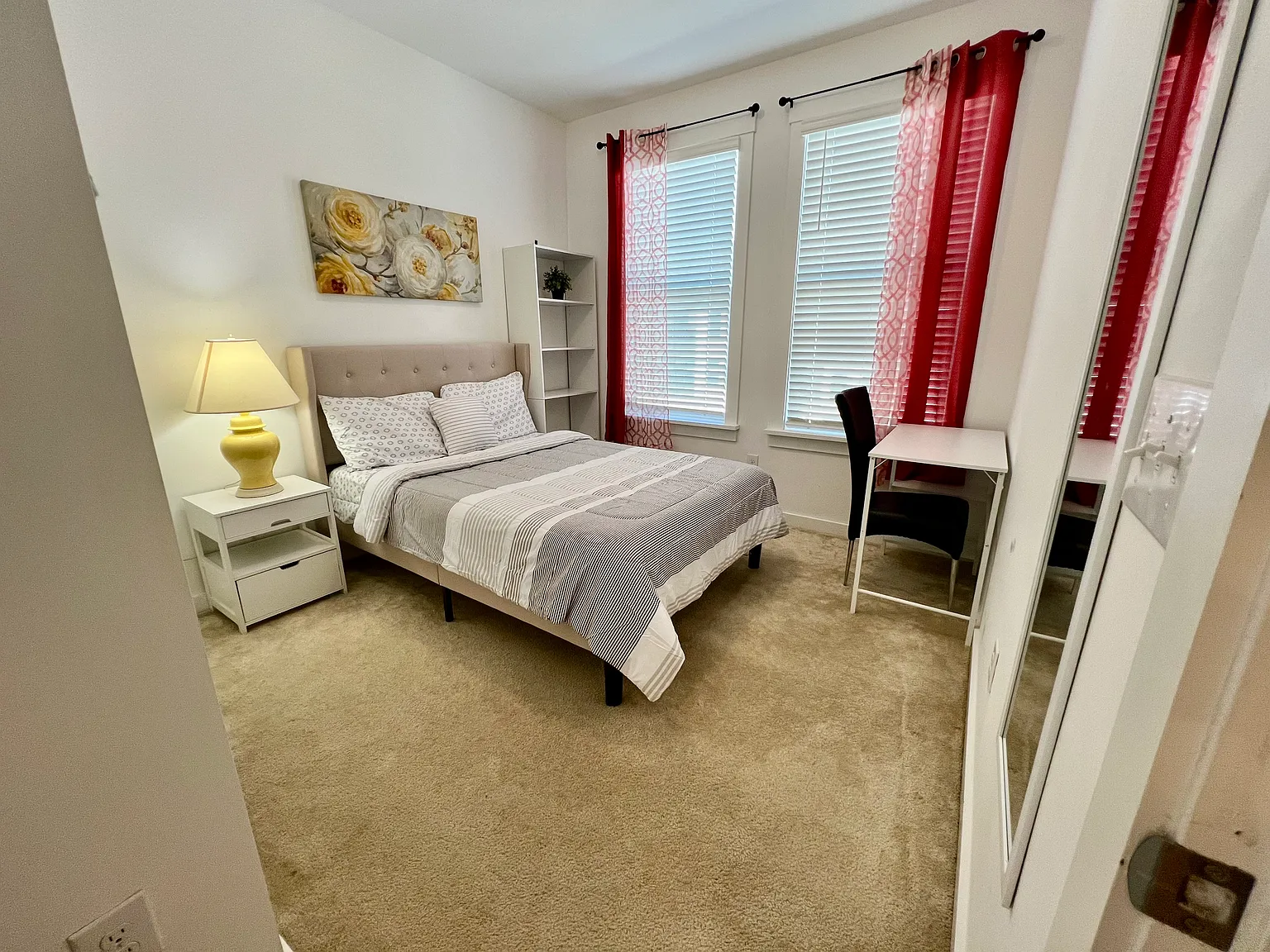 4 bed, 3.5 bath, 2220 sqft, $765 — Photo 2