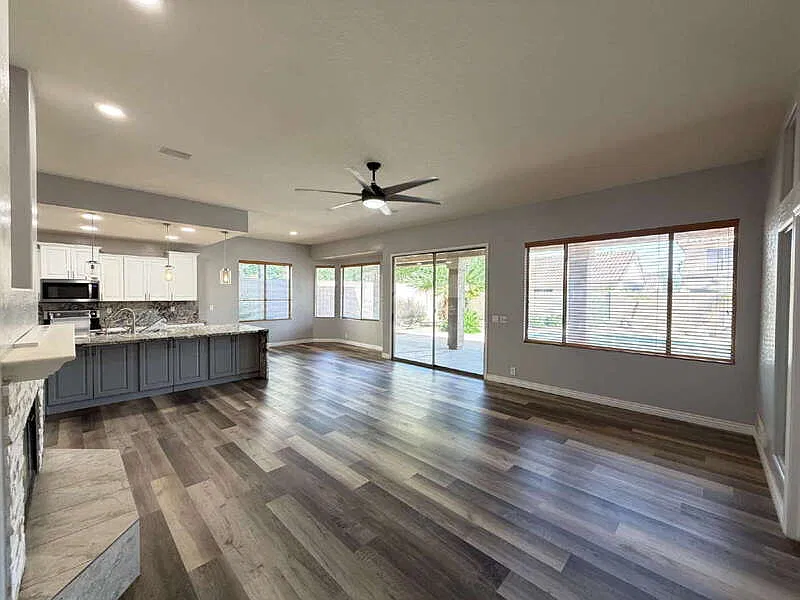5 bed, 3.5 bath, 3452 sqft, $4,200 — Photo 3