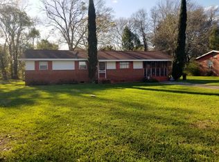 5213 Lakeview Dr, Moss Point, MS 39563