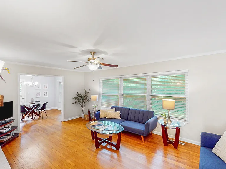 1306 Francisco Dr — Photo 2