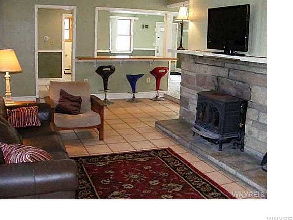 3rd image of 32 Bellingham Dr