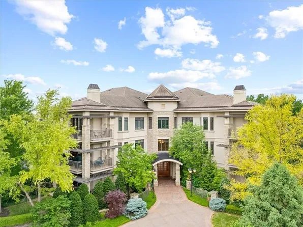4801 W 133rd St #204, Leawood, KS 66211