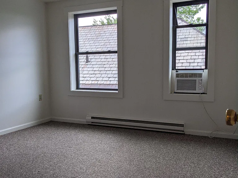 348 College St — Photo 75