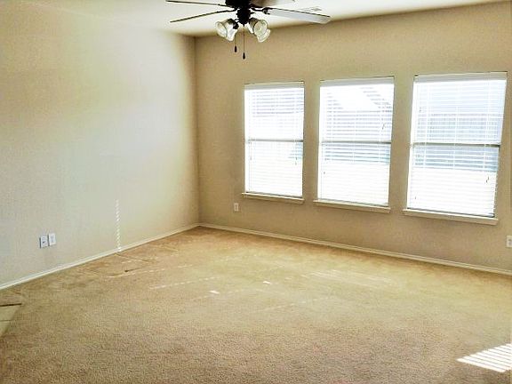 4th image of 2113 Helmoken Falls Dr