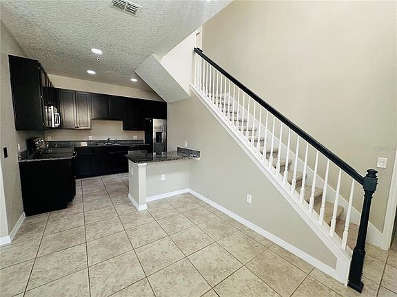 4th image of 2458 Seven Oaks Dr
