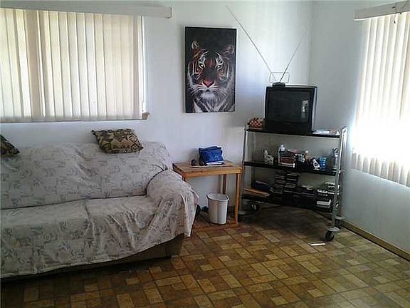 5th image of 209 Green Haven Pl