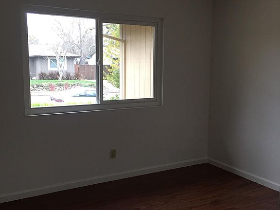 2nd image of 282 Meadowood Ln