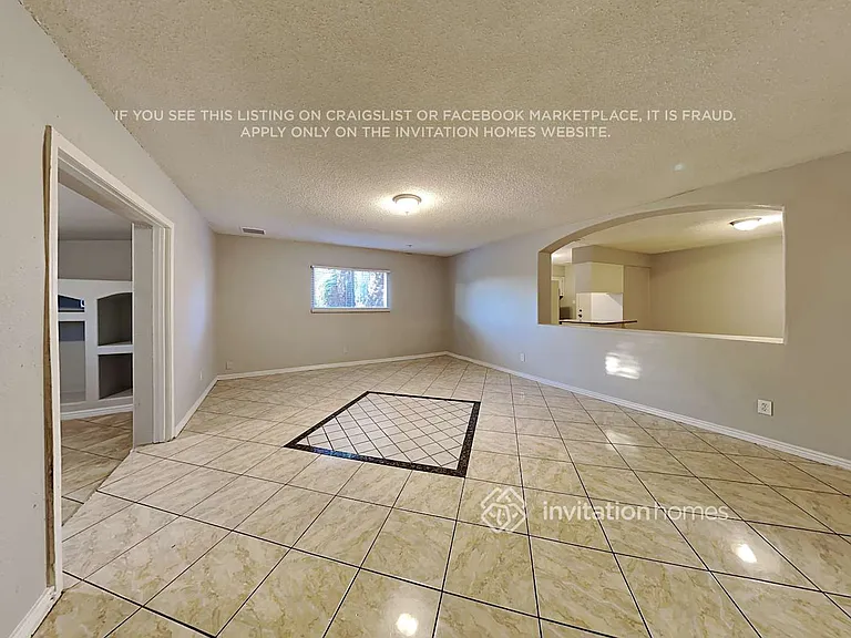 6008 N 61st Dr — Photo 3