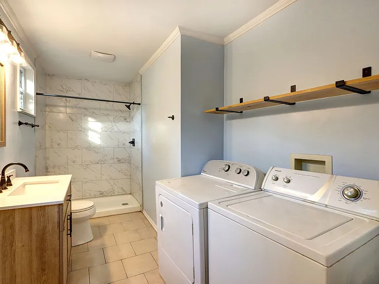 730 E Anderson St — Photo 5