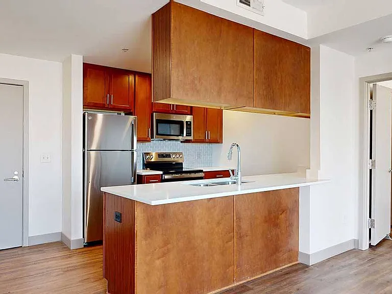 Midtown Crossing Apartments — Photo 78