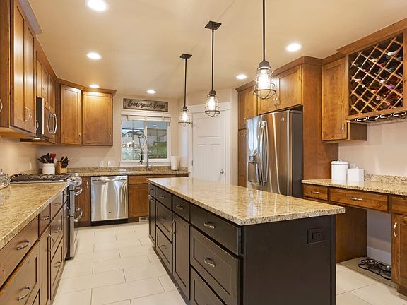 2nd image of 3028 S Fox Pointe Dr