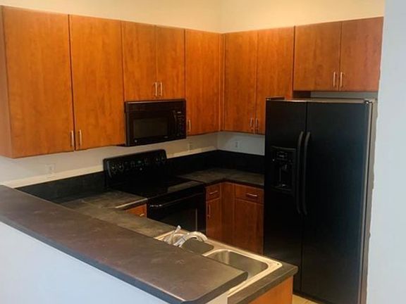 4th image of 2577 Stockbridge Sq SW