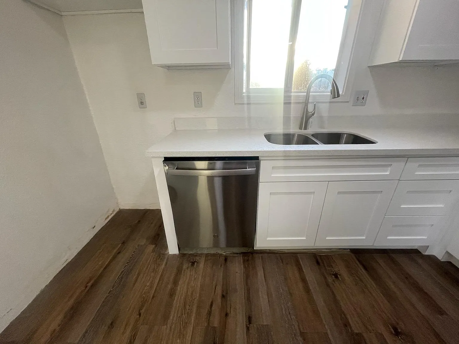 2 bed, 900 sqft, $1,675 — Photo 1