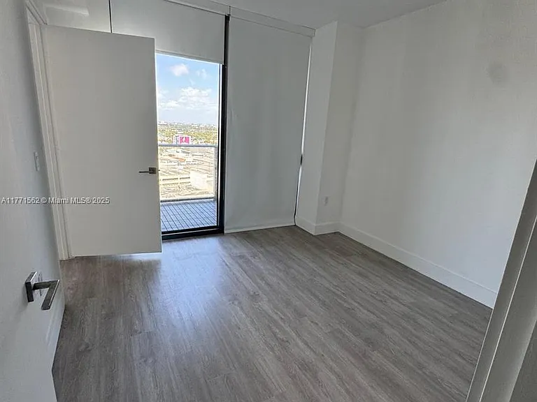 121 NE 34th St #1711 — Photo 2