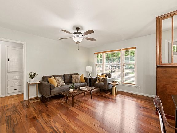 4th image of 1838 N Green St