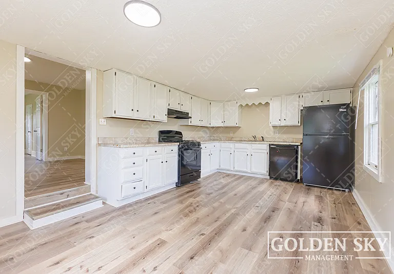 1704 W 15th St — Photo 7
