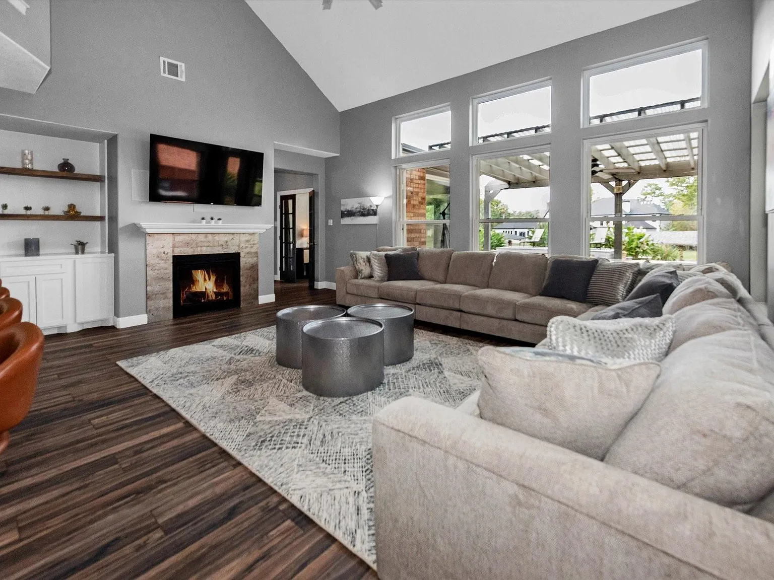 7 bed, 3.5 bath, 3702 sqft, $10,500 — Photo 3