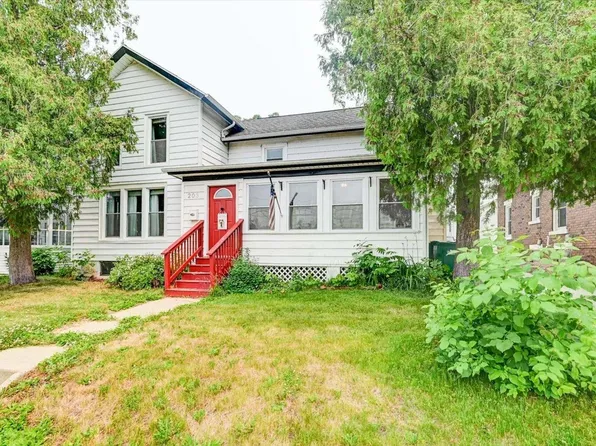 203 N Main St, Edgerton, WI 53534