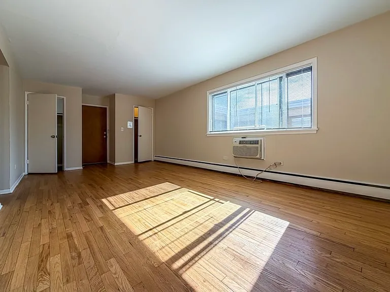 4331 N Kedvale Ave #303 — Photo 4