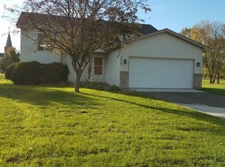 1005 S Harte Ave, Rush City, MN 55069