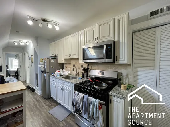 2826 N Ridgeway Ave, Chicago, IL 60618