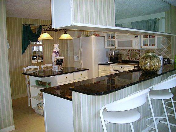 eat in kitchen