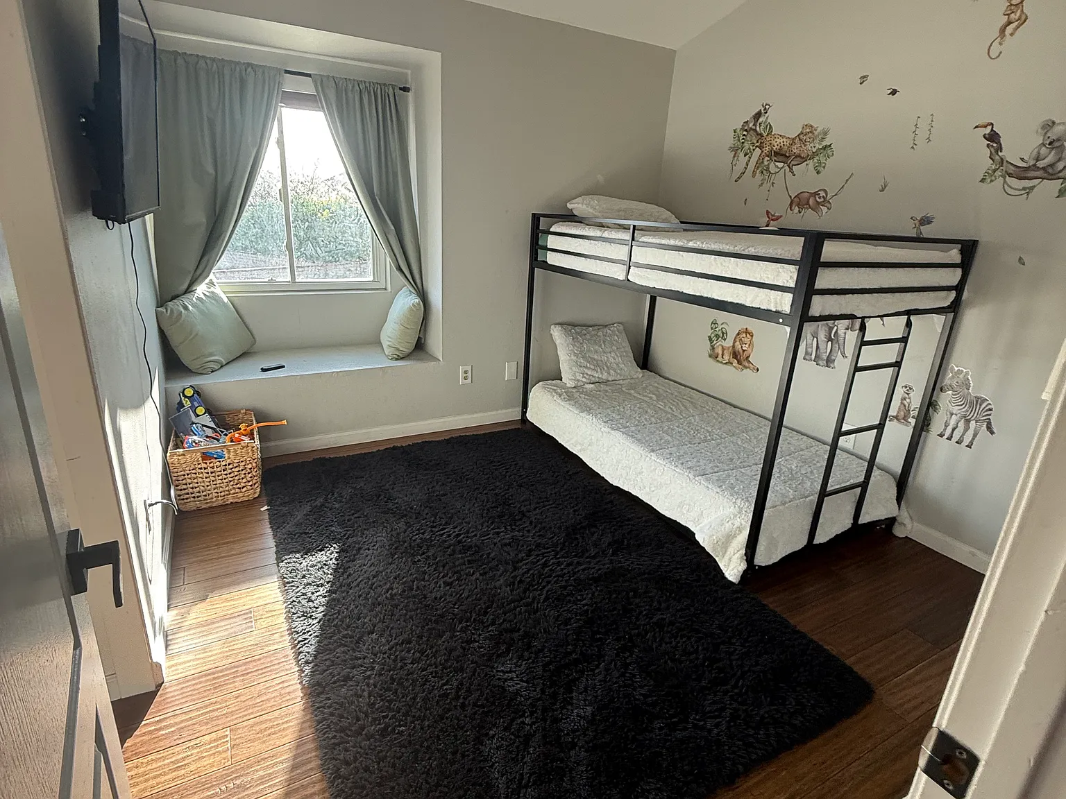 4 bed, 1847 sqft, $5,500 — Photo 4