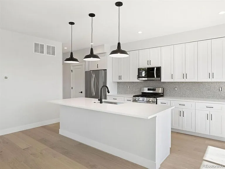 4656 W 9th Ave — Photo 4