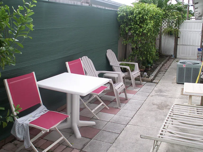 321 SE 12th Ave #2 — Photo 12