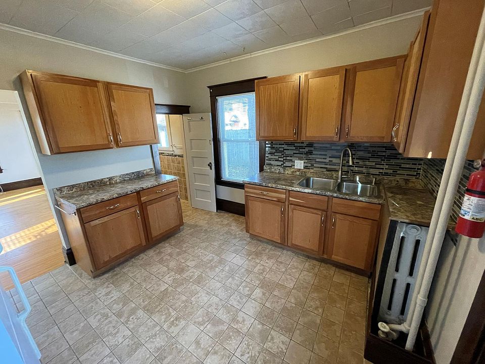 1st image of 713 26th Ave S