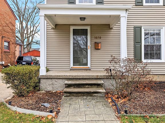 2nd image of 1079 Larkmoor Blvd