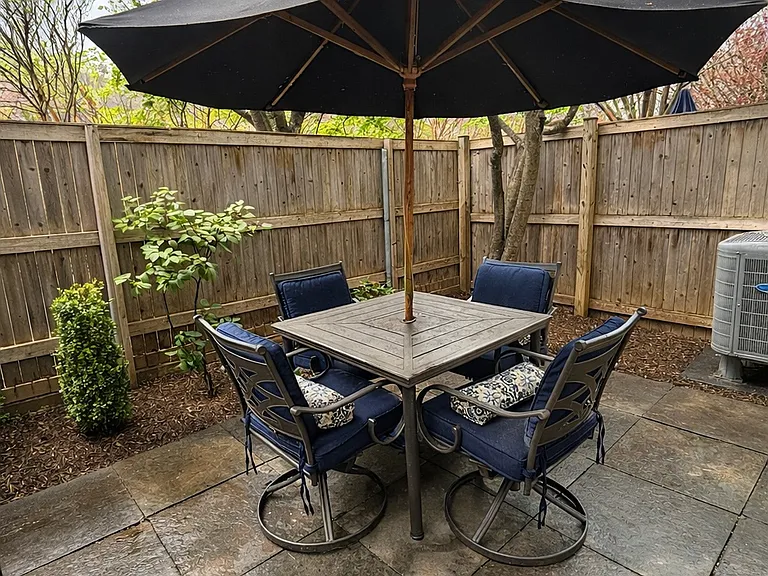 Sutton Pl NW — Photo 10
