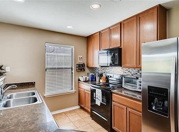 5th image of 150 Cushman Dr