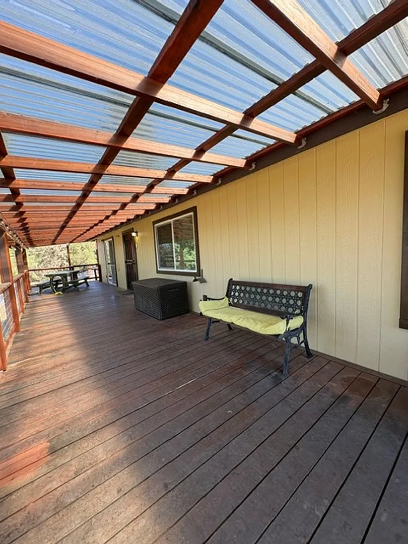Beautiful 3 Bedroom 2 Bathroom Home in Country Setting — Photo 4