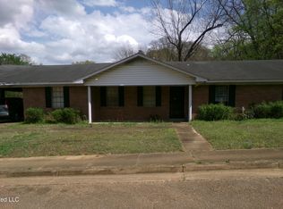 110 McKinney St, Holly Springs, MS 38635